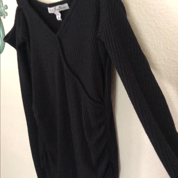 !!!SOLD!!! Express Ribbed Ruched Cold Shoulder Top - Picture 4 of 6